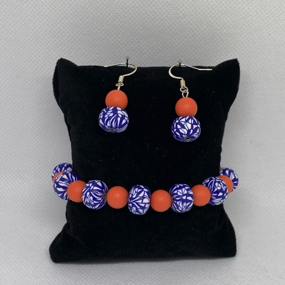 #015 Earrings and bracelet set. - Picture 1 of 1